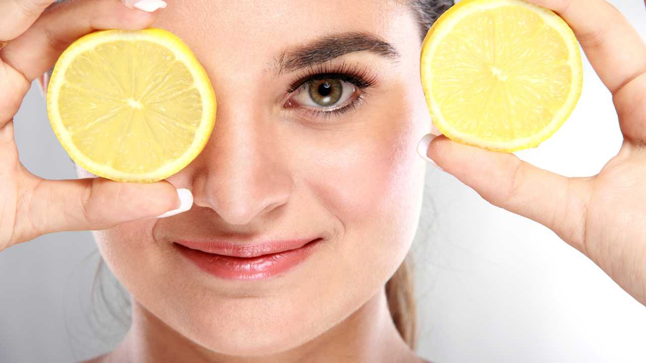 Using Lemon Juice to Fade Dark Spots on Your Face
